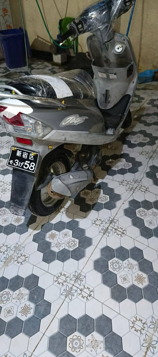 سلام عليكم شباب هاي الدراجه للبيع طالعه من الزيتون ول شراي يدك على هاذ الرقم ***********
