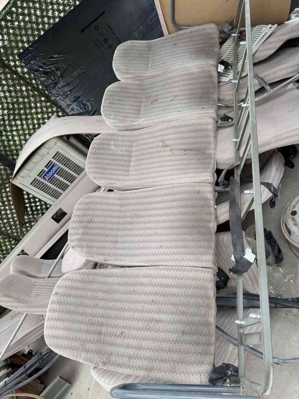 للبيع كراسي كوستر كل 2متصلات بعض عدد10 
وهاي ال5مقاعد سوه الثنائيات على 50الف 
***********
