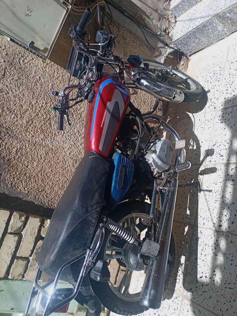 سلام عليكم دراجه  سونك موديل 22 مناقصه شي صالصنه تانكي لايتات ويل خلفي هوه والطبله  مالت البنز  وطبله مال زنجيل ڱڵـه  جديد ع ايدي مكينه لاتبخير ولاتنقيص اوراق مابيه شتريد اكفلك ب 430 وبيه مجال متعوب عليه •اللّـہ̣̥ شاهد *********** مكاني حي جهاد بغداد
