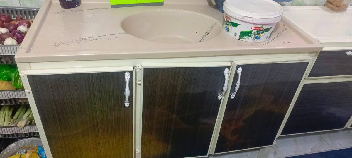 كاونتر جديد ممستعمل اشتريته وماعندي مكان
نطيف كلش 
العنوان:بغداد الشعب شارع الصحه 
السعر 350 وبي مجال للطيبين 
الرقم:***********
