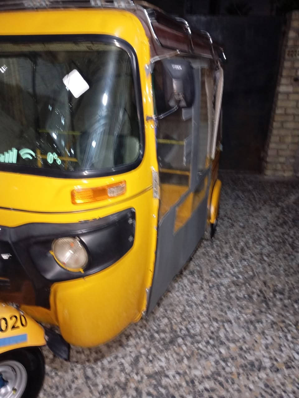 السلام عليكم تك تك للبيع موديل 2020 الشهر  6 التك تك كاملة من كلشي كبل للشارع كهربائيات كلهة شغالة تخم تايرات جدد مكينة ما مفتوحة كير وأمين خير من الله التك تك شوفت عينك كاملة مكملة السعر 6250 وبيها مجال حك الجية المكان بغداد الدورة للتواصل الاتصال على الرقم *********** وبي واتساب التك التك سنوية بسمي تحويل ثاني يوم
