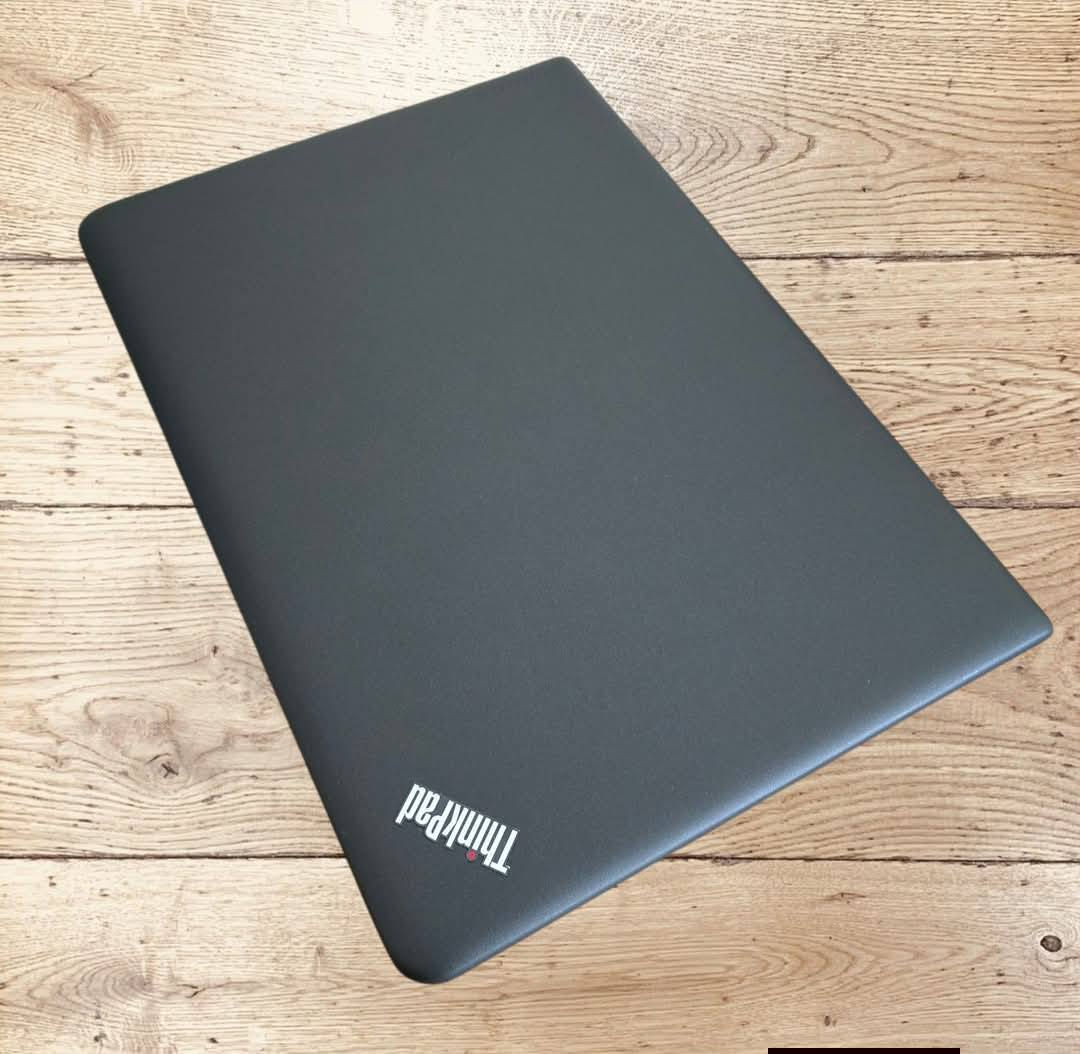 🔥🔥 لابتوب Lenovo ThinkPad E450 – جهاز نظيف + هدايا مميزة! 🔥🔥
💻 المواصفات والميزات:
1️⃣ المعالج: Intel Core i5 M – الجيل الخامس
يقدملك سرعة ممتازة بالعمل والدراسة، يشغل البرامج المهمة بدون بطء.
2️⃣ الرام: 8GB DDR3
تكفي لتشغيل التطبيقات اليومية بسلاسة، وتخلي التنقل بين البرامج سلس وسريع.
3️⃣ الهارد: 120GB SSD
يقلل وقت تشغيل الجهاز والبرامج بشكل كبير، تجربة سلسة بدون انتظار.
4️⃣ الشاشة: 14"
حجم عملي ومريح للعين، مناسب للدراسة والشغل ومشاهدة الفيديوهات.
5️⃣ كرت الشاشة الداخلي: 4GB
مناسب لتشغيل برامج الجرافيكس الخفيفة ومشاهدة الفيديوهات بجودة جيدة.
🎁 الهدايا المجانية:
جنطة لابتوب – تحافظ على جهازك أثناء التنقل.
ماوس – تحكم أفضل وسرعة أعلى عند العمل.
ماوس باد – راحة أثناء استخدام الماوس لفترات طويلة.
💰 السعر: 180,000 دينار فقط
📍 متوفر حالياً – لا تفوّت الفرصة!
📩 للتواصل
واتساب/اتصال
***********
