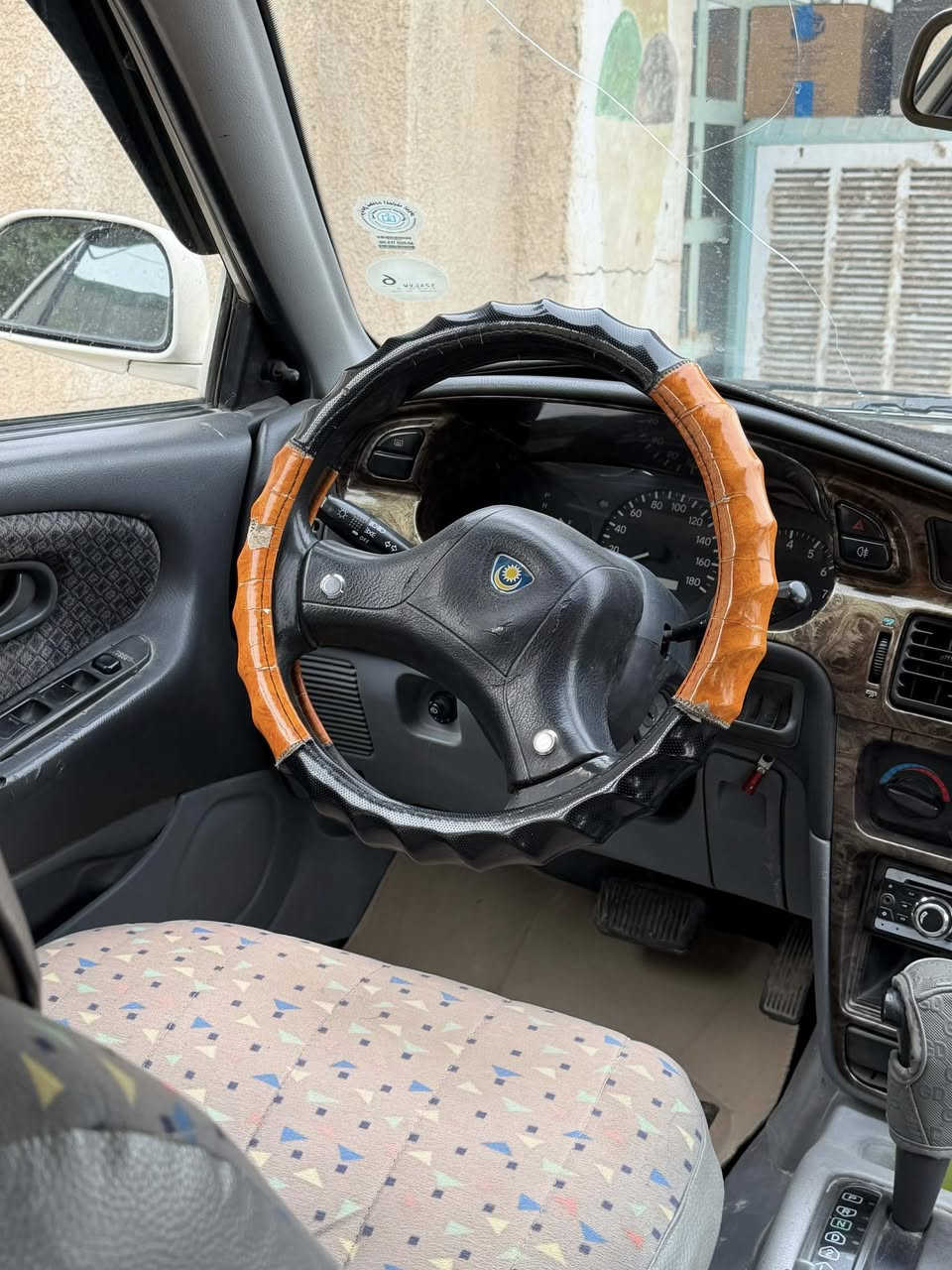 السلام عليكم بروتون 2004 السياره خير من الله ما بيها اي نقص  كامله  محرك تدفئه تبريد  كير خير من الله  50 وبيها مجال للشراي وعيوني الكم
***********
