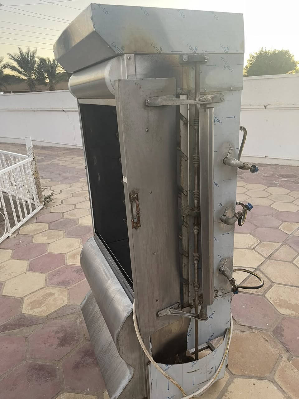 السلام عليكم غراض مطعم للبيع بحديثة
شواية دجاج 300
شواية كص 200
شواية كباب 600
قلاية فلافل وفنكر وحمايات سعرها 200
الأسعار بيها مجال قليل
تواصل موجود على فيس بوك 
على الرقم *********** موجود واتساب واتصال
