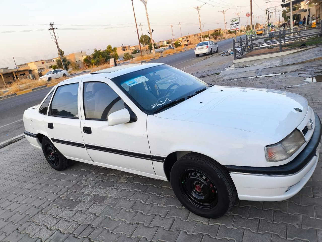 فكترا محرك ١٨ كير عادي سلايت لون ابيض موديل ١٩٩٢ صبغ بلادي بسمي شراي اتصل *********** كركوك, العراق
