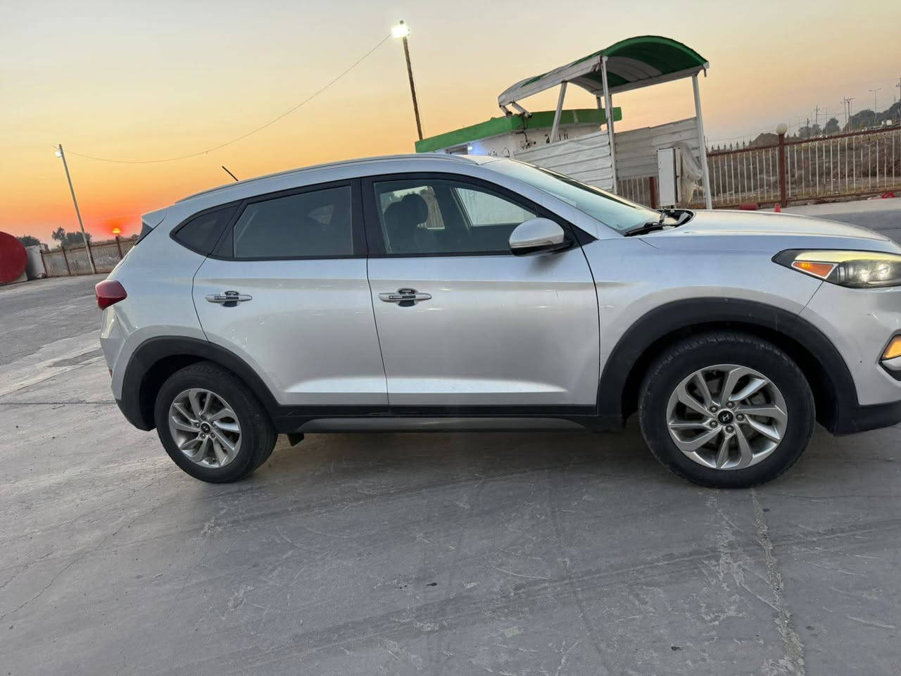 تحية طيبة للبيع توسان موديل 2016 وارد أمريكي رقم واسط دولي بسمنا بيه مكنات اكلير بدون حادث صور شاصي مرفق بالمنشور/ سيارة جاهزة / السعر 129/ مكانه قضاء الصويرة اتصل/ ***********
