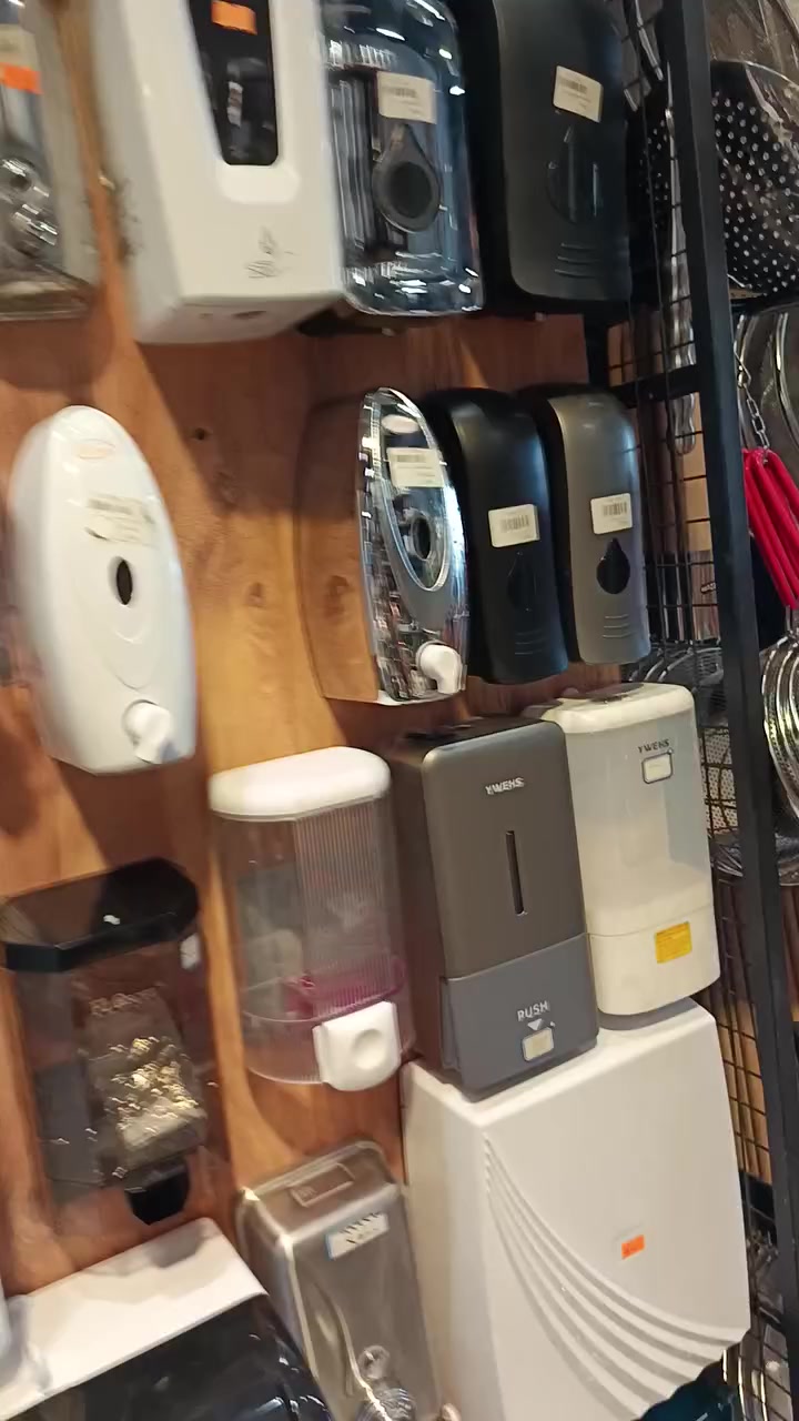 اسلام عليكم اخوان تجهيز خشب مال بيزا شغلت ما مطاعم كلوو جديد إلي يحب يتوصل معاي اجهزن ادزهن   جميع محافظات العراق رقم بي وتساب ***********  يوجد بهرات لحم بعجين درجه اول كلو 16 ألف
