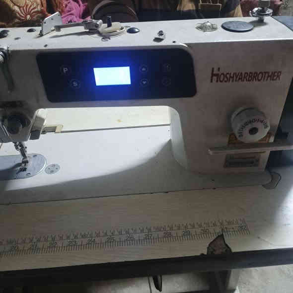 مكينة  HOSHYARBROTHER ماركة اصلية خياطين السوك يعرفون نوعيتها  زين 
سعرها 300 الف وبيها مجال اخت الجديدة وسعر الجديدة المامستخدمة مايقارب ال 500 الف العندي مستعملة بس  شهر واحد الشراي يخابرني عالخط او يجي خاص 
***********
