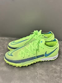 حذاء نايك • مقاس ٤٠,٥ • صنع فيتنام