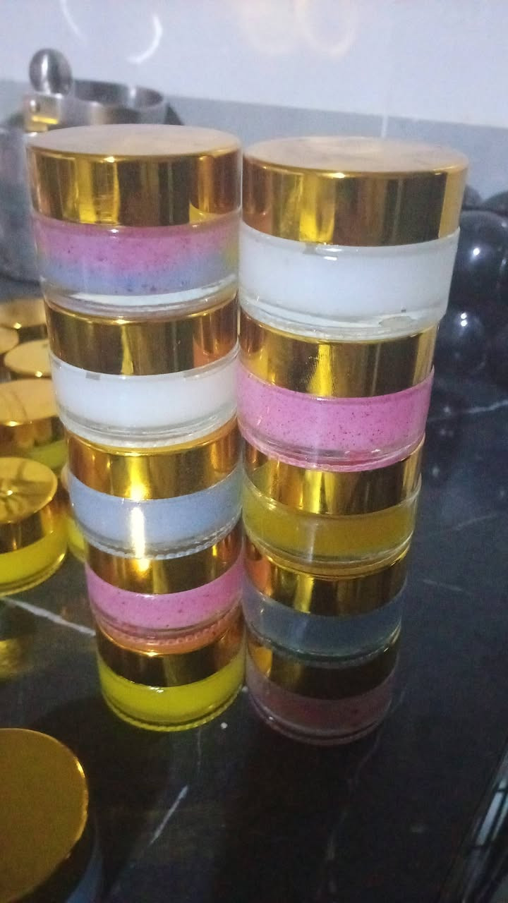 توفرت مخمريات مسكات عطور مركزه وكله طيبه صابون الجلسرين الاصلي  كريم مرطب للوجه طبي  حتى للوجه حساس يستخدم واسعاره مناسبه وتوصيل الف دينار لباب بيت شرط فحص اي شي مايعجبج يرجع بيد مندوب للحجز مراسله خاص


**إذا كنت صاحب هذا الإعلان وتريد حذفه لأي سبب، رجاءا أرسل رسالة إلى الدعم الفني**