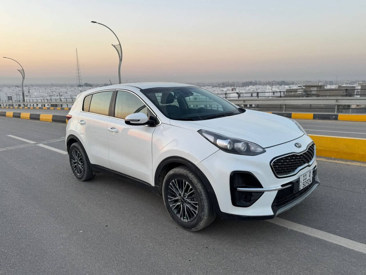 سلام عليكم 
كيا سبورتج 2022

رقم بغداد تحويل ثاني يوم

سياره مكفوله بس بيه بارد بل اهلال جاملغ المامي بدون رش ماشر بل ازرك وبيه شبر بل اهلال الخلفي حار ماشر بل احمر والباقي مكفول كفاله عامه سونار وين ماتردت اخذا .

موصفات

بصمه تشغيل .
مري شفط . 
اشاير بل مري .
شفتات استيرن .
سايد بريك كهربائي دكمه .
كشنات تدفئه تبريد .
تدفئه استيرن .
بصمة ابواب .
3 وضهيات قياده .
اوتو هولد .
جنطة كهرباء .
قياده ذاتية.
تثبيت سرعه .
حساسات خلفيه .
مانع اسطدام .
مانع تزحلق .
وبعد بيه مواصفات هواي .

مكينة 2000 تيربو سوبر (ديزل)
مكينه اقتصاديه مابيه صرف وشلعه ومعدل 
تختلف عن السيارات الكبار بهوايي.

سعر (165)وبيه مجال للشراي .

تواصل على الرقام فقط .
***********
‭***********‬

مكان ديوانية
