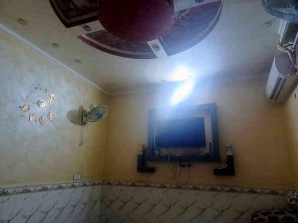 بيت للبيع بمركز المحافظه ١٠ دقايق انت بالحبوبي كااااافه الخدمات متوفره  طابو صرف بناء حديث ١٠٠ متر طابقين الطابق الاول استقبال وصاله ومطبخ وغرفه نوم وصحيات داخليه وخارجيه ومنور الطابق الثاني ٣ غرف صاله  وصحيات متوفره مدارس بعد امتار عن البيت ورضه  قرب جامع ابراهيم خليل يعني بنص الولايه السعر٢٢٥ قابل للتفاوض للإستفسار *********** واتساب ورصيد
