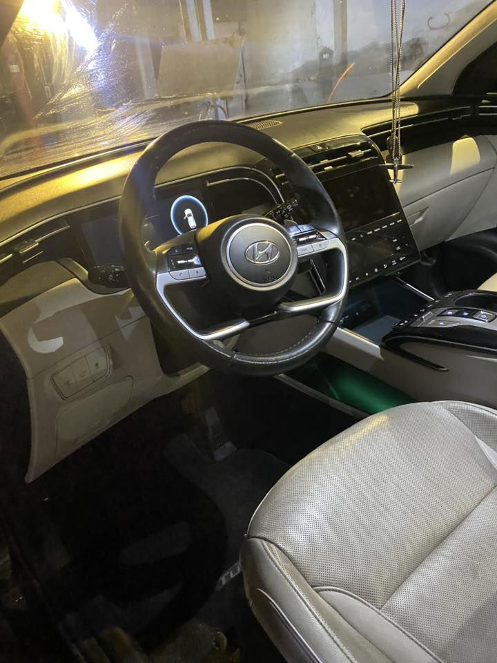 توسان برستيج 2023
محرك جديد 
فول مواصفات 
تحكم ستيرن 
كير بيانو
سايد بريك كهربائي
كاميرات 360 
فتحة 
كشنات جلد 
ماشية 27
حادثه فقط قبق جنطه
بعد هواي مواصفات
رقمي 
***********
الحرية الاولى 
سعر 219 بيه مجال
