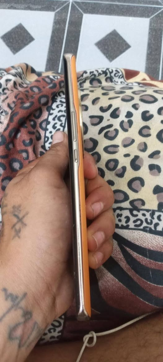 جهاز HONOR X9b 5G جهاز شاشته مفطوره موضح والاطار مالته هم شوي تعبان كلشي ما بي جهاز 
جهاز HONOR X9b 5G جهاز شاشته مفطوره موضح والاطار مالته هم شوي تعبان كلشي ما بي جهاز شغال لا يعلك ولا يشمر ولا مفتوح ابداا ذاكره ٢٥٦ العنوان السيديه الرقم ***********  السعر 150 وبي مجال قليل كلش جماعت ال100لا شوفني وجهك

