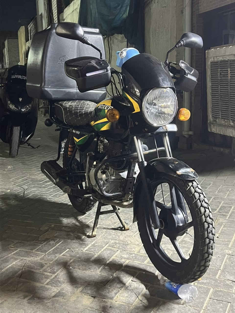 السلام عليكم دراجه بوكسر 2022 مرقم باسمي
الدراجه خير من الله عندي وياها دوشمه جديده 
دراجه نضيفه بشكل دراجه عنوانها الحبيبيه رقم ***********
السعر:1950بمليون وتسعميه وخمسين وبيها مجال قليل
