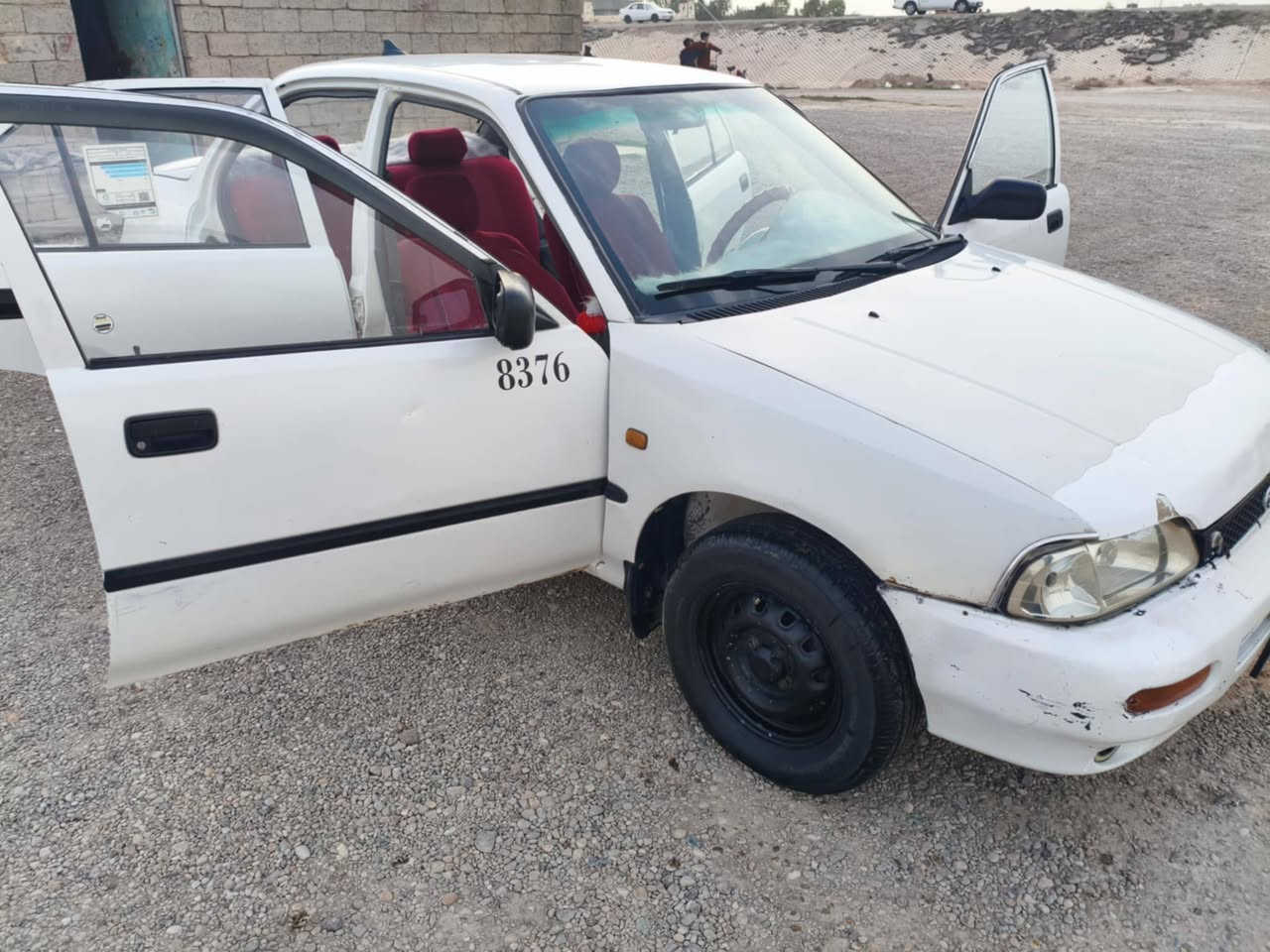 السلام عليكم كورلا داهستو موديل 1995 سياره حلوه حيل تخم تاير جديد غرفتها حيل جديده السياره ابلاد أيسر محرك كير كفاله تبريد كهربائيات ابلاد سعرها 33بيها مجال مكان السيارة ديالى حمرين ***********
