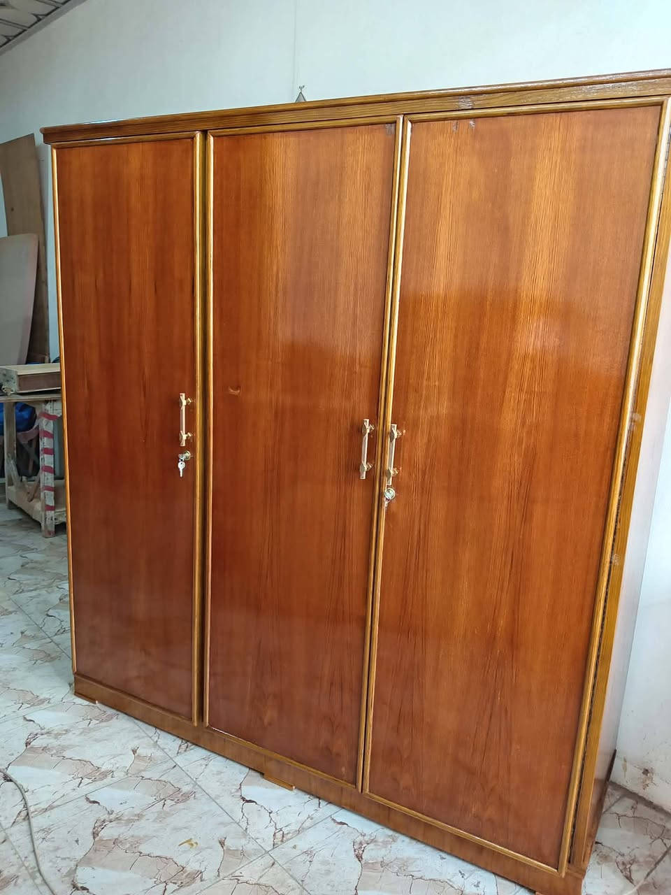 كنتور مستعمل ٣ ابواب 
داخل خارج صاج 
ظهر جمبر ،
نظافته مبينه بالصور 
العنوان موصل جانب الايمن 
استفسار اكثر الاتصال على الرقم ***********
