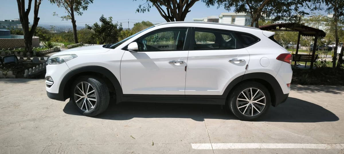 هيونداي تكسون كوري خليجي
موديل 2016
سيارة حيل نظيفة بدون حادث كما موجود بسونار سيارة
حجم محرك سيارة  20 مكفولة
رقم الماني سنوية جديدة 
سنوية بأسمي تحويل ثاني يوم
مابي اى نقص 
السعر (( 175 )) و بي مجال
مكان سيارة (( سليمانية - قضاء كلار )) 
رقم موبايل ((***********))
