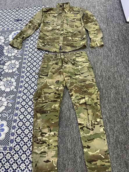 أسلام عليكم بدلات 511 الاصليات وقماصل امريكيات ومشلح امريكي للبيع الي يفيدنه هاذه رقمي ***********
