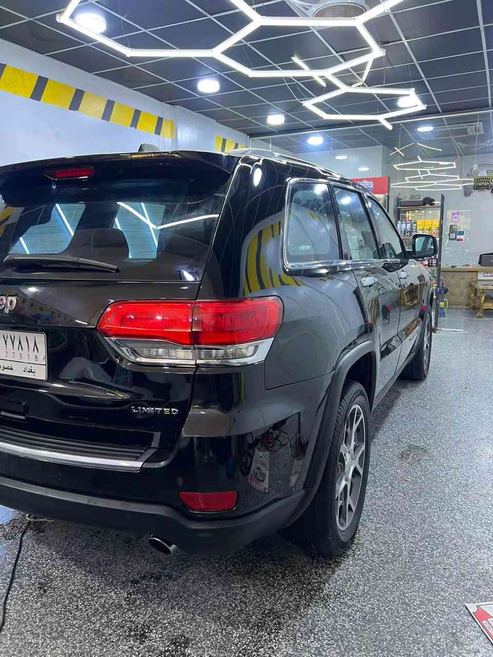 سلام عليكم
جيب 2019لمتدد معروفه مواصفاته فول للاخير
وراد امريكي بدون ايرباك 
بيه ضربه بلجنطه  وبدلته ابلاديه
سياره جاهزه من كل نواحي 
نصبته احلى من صور 
شراي يتصل ويدلل 
مكاني المنصور
***********
