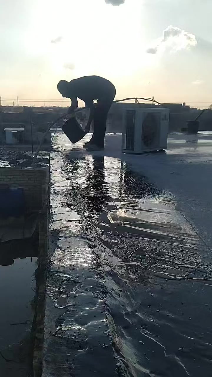 ونج البناء وأعمال الزفت مستعدون لاعمال الزفت سطح رباط بنايات مجمعات للاستفسار 0774 243 0295 
*********** ششغل درجه اولى بذمه وضمير وضروري تزفتون السطح ليش لان 👇
تزفيت أسطح باحترافية وضمان 🔹
مثل ما موضح بالصورة، تنفيذ عزل وتزفيت سطح كامل بأفضل أنواع الزفت وبدقة عالية 👌
✔️ حماية من تسرب المياه
✔️ مقاومة للحرارة والرطوبة
✔️ شغل نظيف ومضمون
✔️ أسعار مناسبة وتنفيذ سريع
إذا تريد تحمي بيتك أو مشروعك من مشاكل التسريب والرطوبة، إحنا بالخدمة 🔥
خبرة بالمقاولات والبناء وتصعيد كافة مواد البناء (طابوق، رمل، أسمنت، زفت).
📞 للحجز والاستفسار راسلنا خاص أو اتصل الآن.
  ***********
***********
شغلك بأيدٍ أمينة 👍
#ونج_البناء_واعمال_الزفت
#تصعيد
#مواد_بناء
#طابوق
#زفت
#تزفيت
#خلفات
#خلفات_بناء
#لباخين
#لباخ
#مقاولين
#مقاول
#مقاول_بناء
#مقاولات_عامه
#منهدسن
#مهندس_بناء
#شركات
#شركات_بناء
#شركة_عقار
#عقارات
#عقارات_بيع
#خلفات_الحله
#خلفات_كربلاء
#خلفات_بغداد
#مهندسين_بغداد
#حله
#القاسم
#سوق_الحله
#كربلاء
