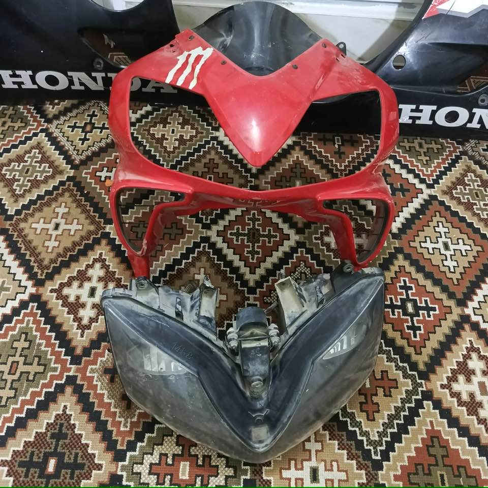 #للبيع / كفرات افوراي f4i 
بجم وصفاح اصليات بلادي
ومازدات سعرهن 150قفل

وياهن هديه لايتات زنون الأصلي وجهاز انقلاب 
#انتباه ما ينباعن مفرد
رقمي شراي خابرني ***********
