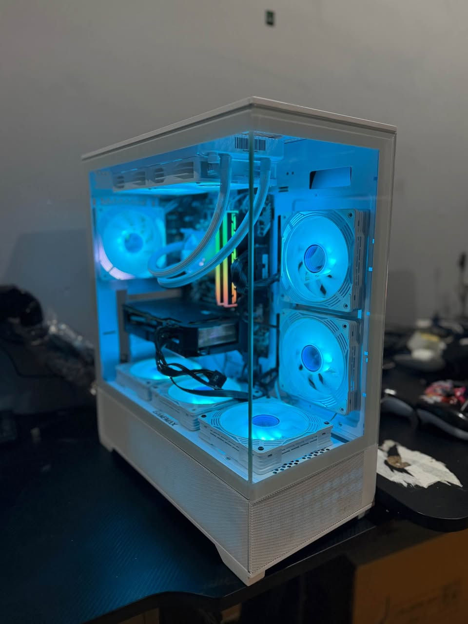 1》GPU●   RTX 4070 asus daul 
2》CPU●   RYZEN  7 5800x
3》BORD●   Asus Prime B550M-K
4》PSU●     650 w 
5》RAM●   16gb agi 3200
6》Hard●    256ssd+1t hdd 
7>cooler .liquid 240mm 
8》CASE●GameMax Vista Mini

کەیسیک تایبەت بە گەیمینگ و دیزاین زۆر بەهیز و زۆر جوان 
زەمانی یەک مانگی لەگەلە 
زۆر خاوینە 
نرخی ١.٧٧.٥٠٠٠
(1200$)
***********
*********** أربيل, العراق
