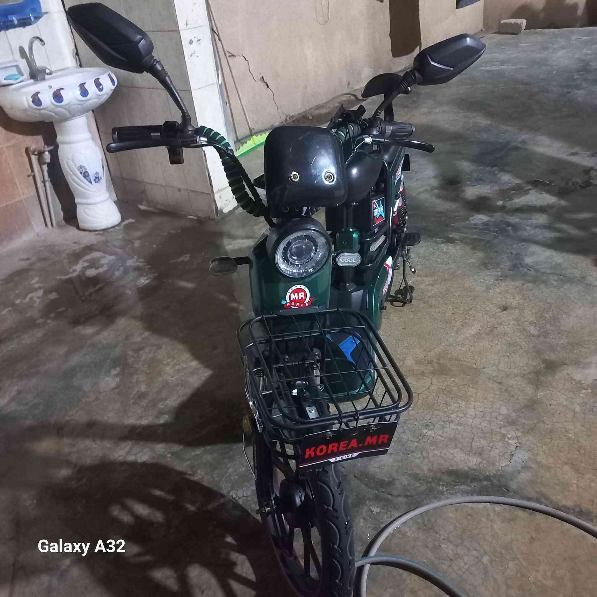 سلام عليكم ماطور شحن اللبيع نضيف حيل شغال كامل حجم ٢٠ بصمات ثنين سويجات ثنين شحن الوحدة يمشيك 60كيلو تشغيل عن بعد بلوتوث اشاير يمين يسار دبل إشارة سعرة 400وبي مجال اللطيبين وهذا رقمي ***********
