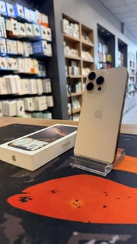 آيفون ١٦ برو ماكس • نظيف ١٠٠٪ • بطارية ٩٥٪