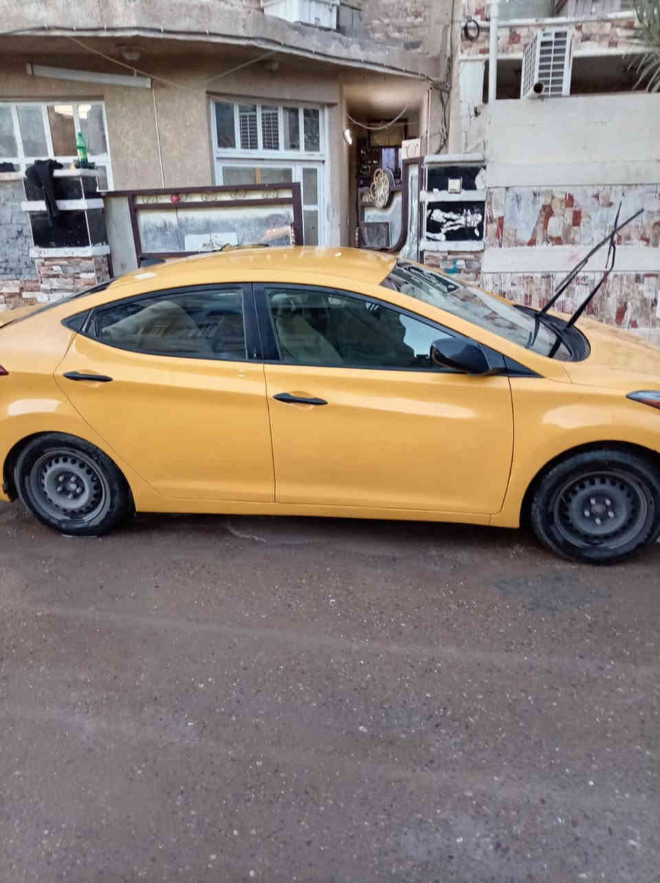 السلام عليكم ورحمه الله وبركاته اخواني الانتره للبيع موديل 16 سياره حلوه كير مكينه كفاله  الرقم *********** ضرره بنيد وجاملغ فقط
