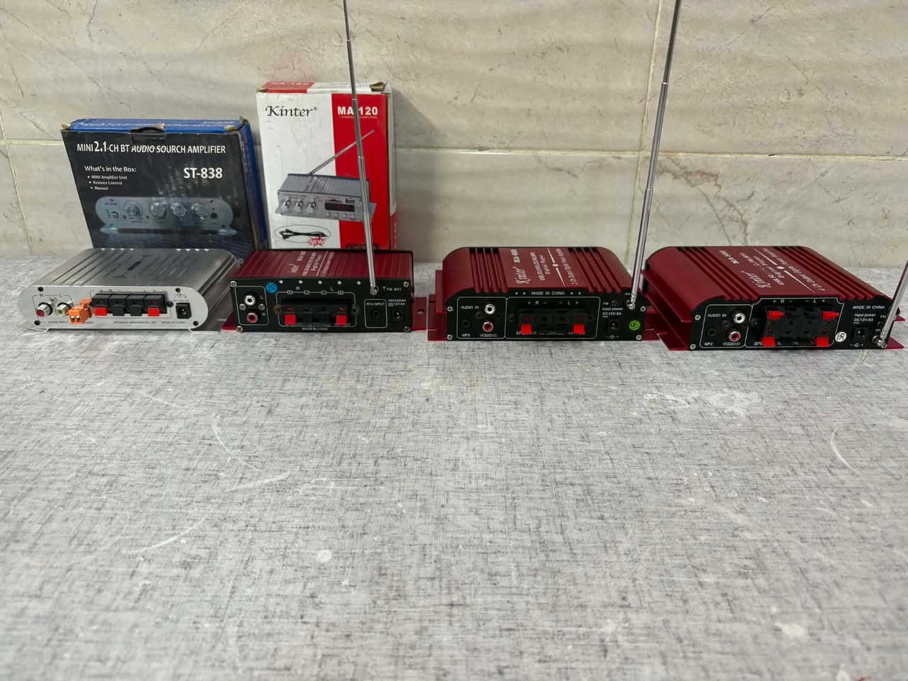 السلام عليكم
مكبرات صوت ( mini Amplifier) عدد اربعة كاملة المواصفات
تضخيم صوت
تحكمات
راديو
شاشة
USB
SD
AUX
جديدة غير مستعملة 
ملاحظة : الجهاز باللون السلفر لا يحتوي على راديو/ ثلاث اجهزة سماعتين والجهاز الرابع ٤ سماعات
سعر الاربعة ٦٠ الف
يوجد توصيل
بغداد *********** واتساب
