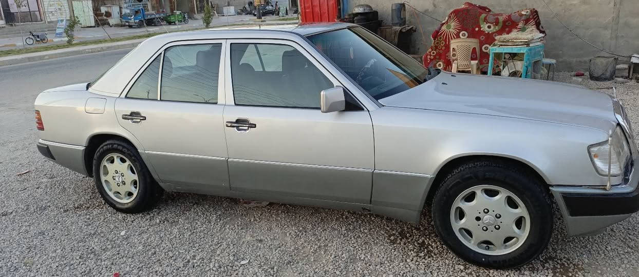 مارسدس دب موديل1992محور محرك بطه 3000 ديلكو  تبريد شغال السنتر يشتغل والفتحه طكتين قواعد بلاد لاخياس ولا لحيم السياره باسمي رقم انكليزي باي محافظه تداور  السعر 60وبيها مجال مكان السياره في كربلاء
***********
واتساب او اتصال

