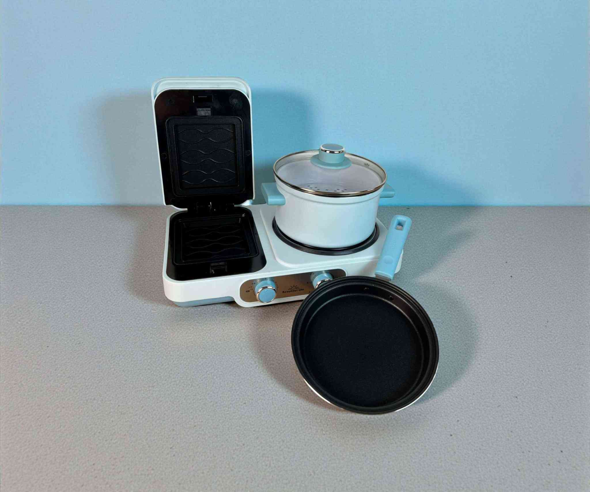 طباخ إفطار كهربائي متعدد الوظائف 3×1 – طبخ، شوي، تبخير

الاستخدامات

تحضير وجبات الإفطار اليومية بسهولة وفي جهاز واحد

طهي البيض، النقانق، الخضار، الشوربة والمعكرونة

شوي اللحوم الخفيفة، البرغر، التوست، والبيض

تبخير الخضار، الزلابية، والبيض بطريقة صحية

مناسب للمنازل الصغيرة، الطلاب، المكاتب، والرحلات

المميزات

تصميم 3×1 يجمع بين: قدر طبخ + صاج شوي + تبخير

قدرة كهربائية قوية 1500 واط لسرعة التسخين

يعمل على 220V – 50Hz

تحكم مزدوج بمقابض منفصلة لكل وظيفة

قدر داخلي بطلاء غير لاصق سهل التنظيف

غطاء زجاجي شفاف مقاوم للحرارة لمراقبة الطهي

قاعدة تبخير مخصصة مع فتحات توزيع بخار متساوية

تصميم أنيق بلون عصري يناسب أي مطبخ

نظام أمان وفصل تلقائي عند إيقاف التشغيل

الأبعاد:

قياس المنتج:

- الطول: 36 سم
- العرض: 22 سم
- الارتفاع: 12 سم

طول السلك: 100 سم

محتويات الصندوق

قاعدة الطباخ الكهربائية

قدر طبخ مع مقابض

طاوة

غطاء زجاجي

صاج شوي

سلة تبخير

دليل استخدام

الملاحظات

يُنصح بتنظيف الأجزاء بعد أن تبرد تمامًا

لا يُغمر الجزء الكهربائي بالماء

مناسب للاستخدام المنزلي فقط

الألوان قد تختلف بشكل بسيط حسب الإضاءة

الصور للتوضيح، المنتج يُسلّم حسب المحتويات المذكورة بغداد, العراق


**إذا كنت صاحب هذا الإعلان وتريد حذفه لأي سبب، رجاءا أرسل رسالة إلى الدعم الفني**