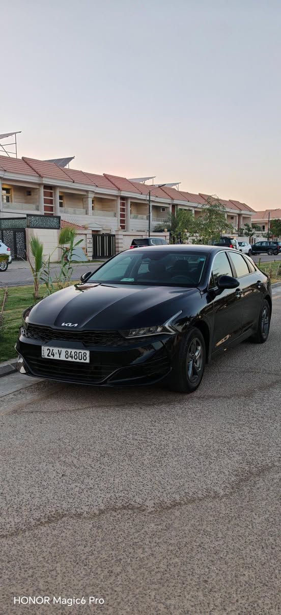سلام عليكم
K5 2023
  بصمة تشغيل بصمة بيبان بصمة صندوق تشغيل عن بعد كشنات حرارية هند بريك بصمة أوتو هولد إطفاء ذاتي شاشه كبيرة  متصله وبيه بعد هوايه مواصفات
ماشيه 34 الف ميل
حادثه فقط بنيد فقط مكانين شخط مكحل ورصعه بسيطة بالصندوق
سعره جدا مناسب 138 وبيه مجال
***********
