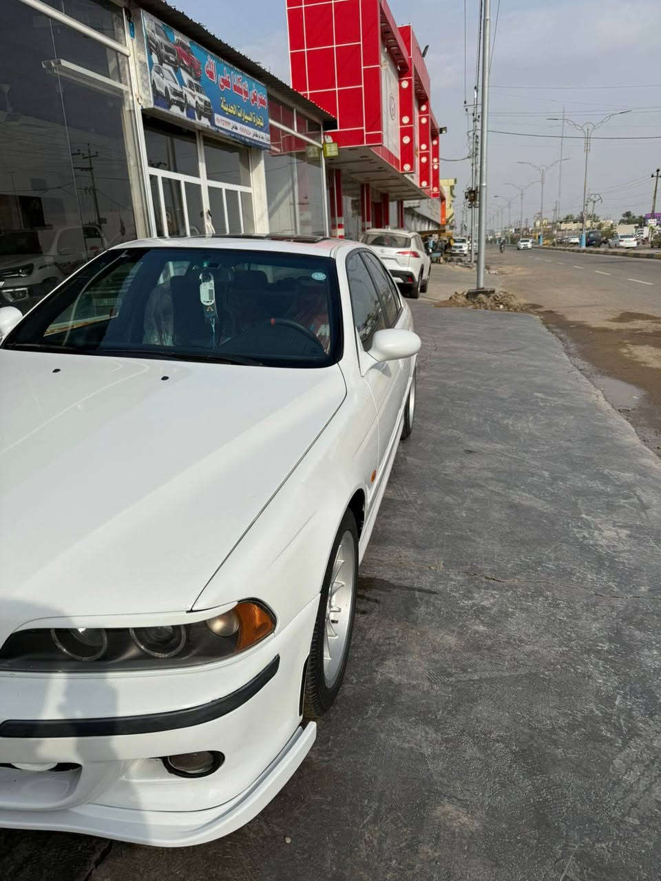 بي ام دبليو . e39.528.V6
موديل 2000 داينمو هوا. 

فول فول اوتو 
گير ثلث وضعيات قياده(عادي+سبورت s)
كشنات  m   
تحكمات ستيرن كروز سرعه  +مسجل 
مرايات قلاب كهرباء +سنترلك 
سلايت تحكم جام عند بعد تنزيل تصعيد 
صدر جديد تايرات مع وياله m بل كارتون
برده خلفيه كهرباء 
رقم اربيل دولي  
باسمي 
 رقم صاحب سيارة ***********
