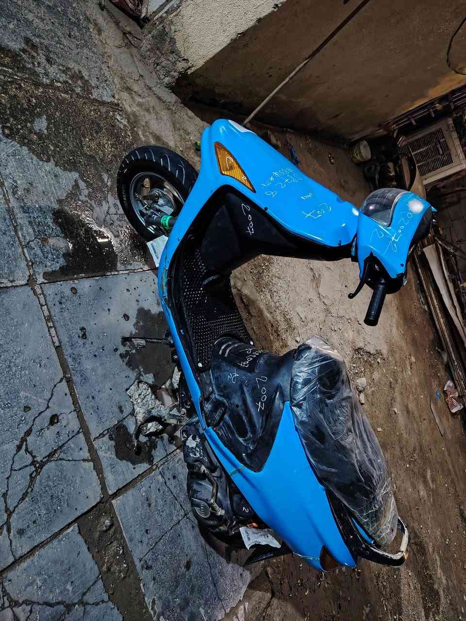 سلام عليكم شباب دراجه فراشه للبيع الدراجه حلووه ونظيفه الدراجه مفتوحه مره واحده الدراجه كامله  السعر 400 وبيه مجال العنوان الديوانيه مركز *********** وبي واساب
