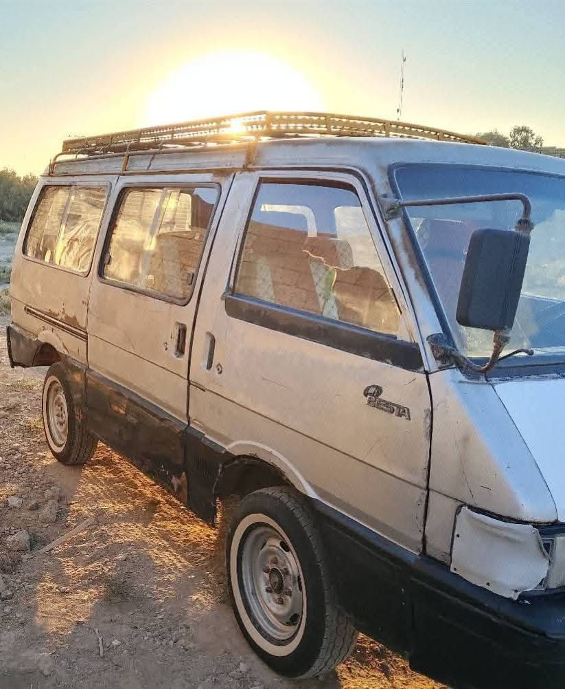 السلام عليكم كيه بسته للبيع موديل 1993 سياره خير من الله كير محرك لاتنقيص ولاتبخير دوشمه جديده تخم تاير جديد رقمها بغداد الماني تريد وكاله تريد تحويل السعر 35 وبيها مجال مكان واسط الكوت للاستفسار الاتصال على الرقم ***********
