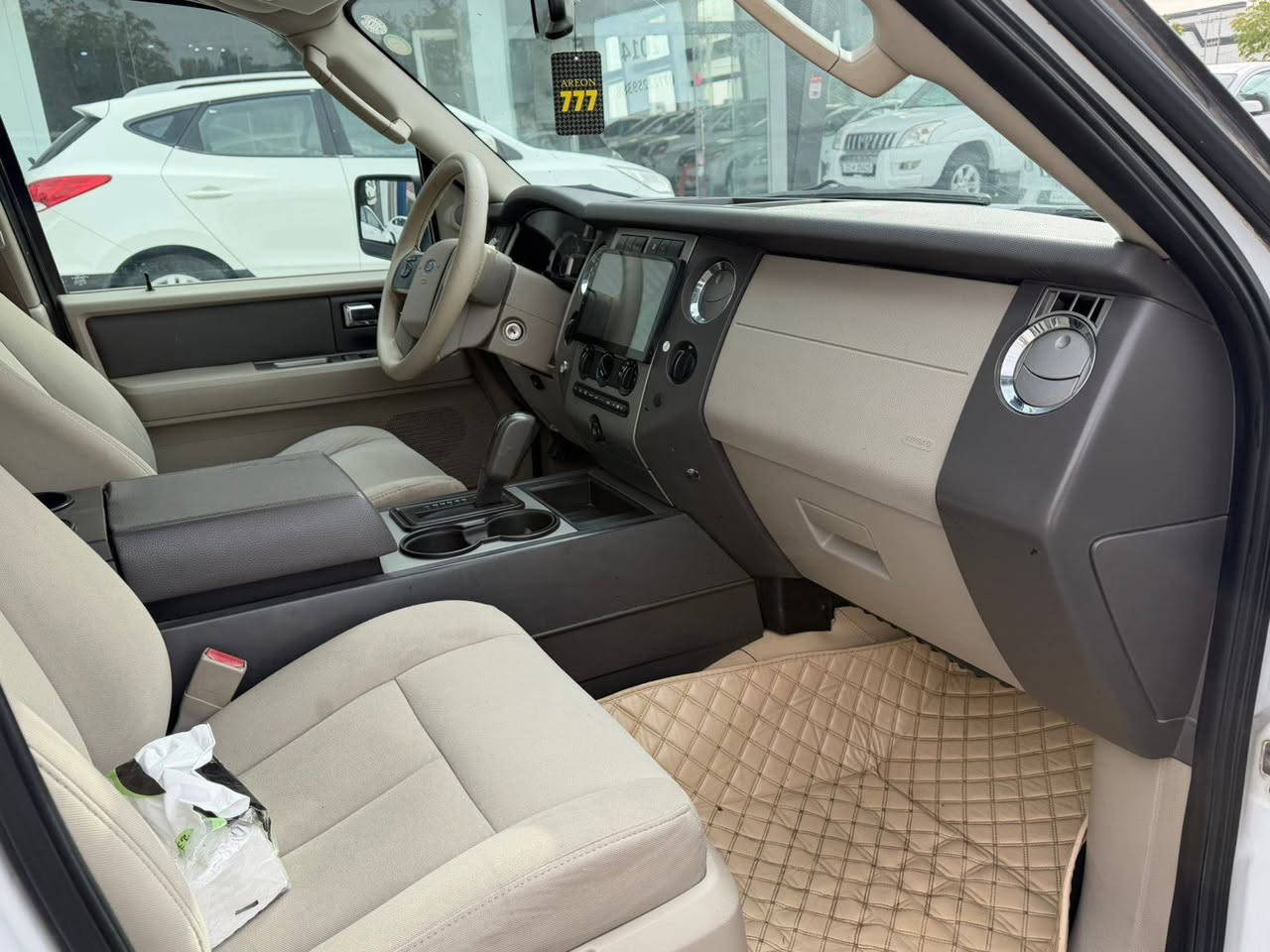 فۆرد اکسبدیشن
 مۆدیل 2014 
شەریکەی نیڤا
دەبڵ ئەکسل 
سێ ڕیز کوشن 
کوشن کارەبایی
تەبریت مەرکەزی
کێڕ و مەکینە و کارەبایی هەمووی بەشەرت
 بەبێ نوقسانی
 ماڵی دۆستە 
تابڵێی پاک و جوان و بێ عەیب
بێ مەسرەف 
تەنها پێشی بۆنیتەکەی کەمێکی بۆیاغە 
بەشەرتی تەحویل کردن 
سعری : 160  و کەمێ مەجال
ژ.م: *********** كالار, السليمانية
