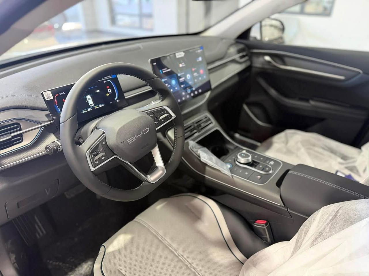 BYD DESTRO.   2025 0km ☄️
سپی 💥رەش 💥نەوتی 
بی وای دی دیسترۆیەر سفر پێنج
سێ  شێوازی لێخوڕین
هایبرێد + بەنزین + ئیڤی واتا فول کارەبایی 
تەنکییەک ٤٥ لیترە و بەشی هەزار و ١٠٠ کم ڕۆشتن دەکات
٢٠٢٥
سفر کم
کاتی نەشکاو (٣ مانگ کاتی 
) 
بە شەرتی سۆنەر

***********
#HALWEST #CARS
