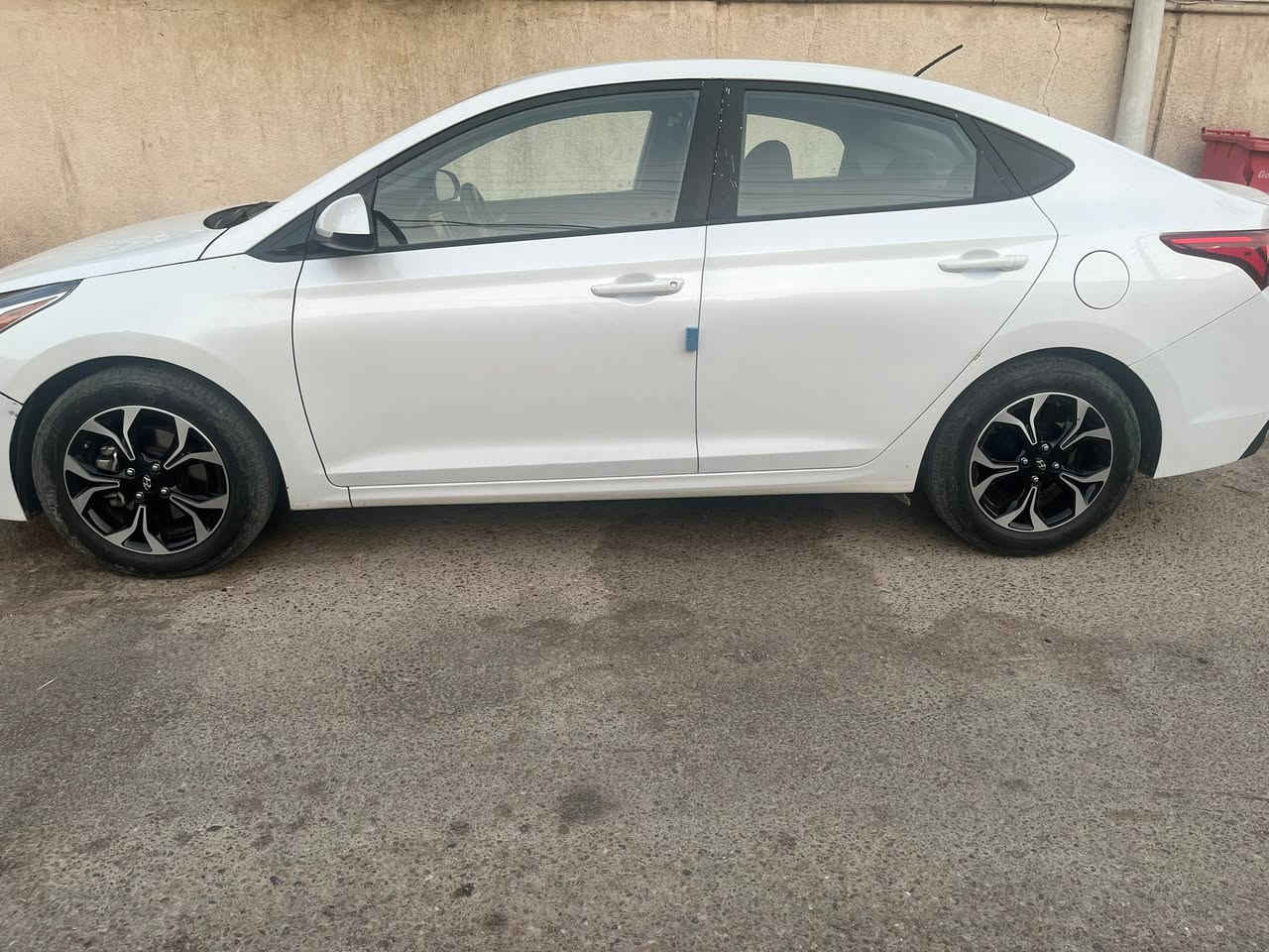 اكسنت 2019 وارد امريكي بيها 3 قطع ونص صبغ بدون دواخل  سيارة جديدة كير محرك صدر تبريد جديد محرك 1600gdi
ماشية ٨٨ الف كيلو
تحويل مباشر 
السعر 98 وبيها مجال جداً بسيط مكاني بغداد
***********
