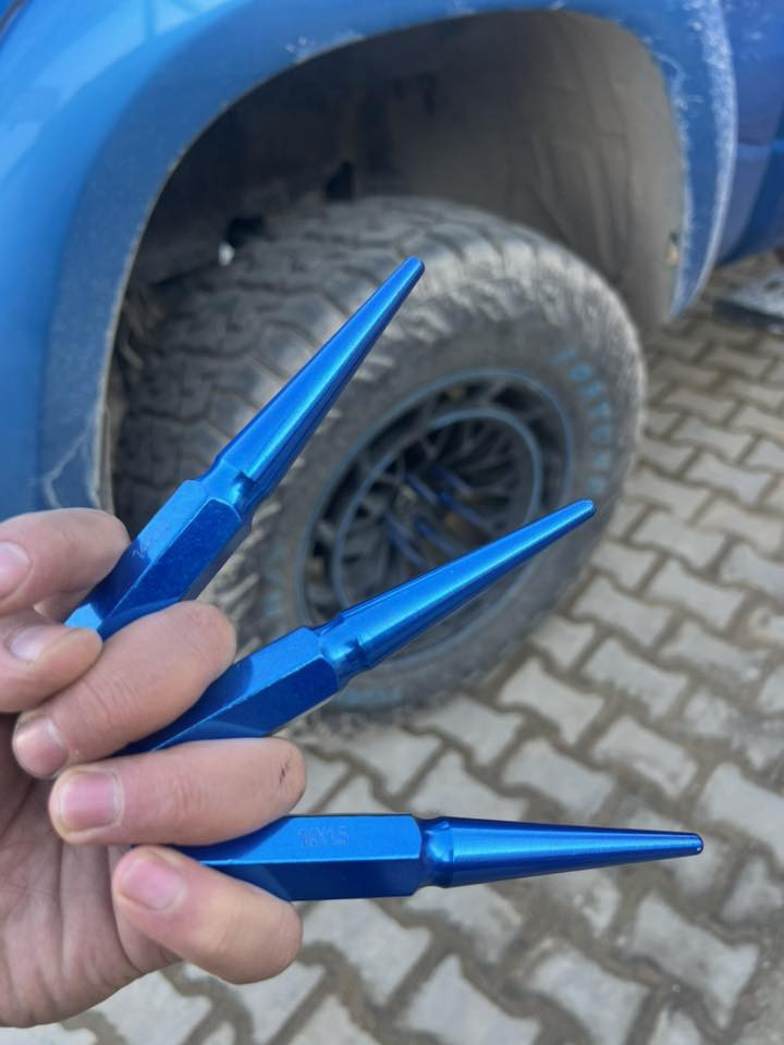 مرحبا شباب عندي تخم ستدات ( شكل طلق) اصلي امريكي عدد ٢٤ جايبهن من امريكا

اكبر حجم موجود
يرهم على هواي سيارات
ملاحضه ذني مو نفس الصيني الموجود 

اني شديت تخم بسيارتي وعدي بعد تخم
الي يريد يراسلني
*********** واتساب
