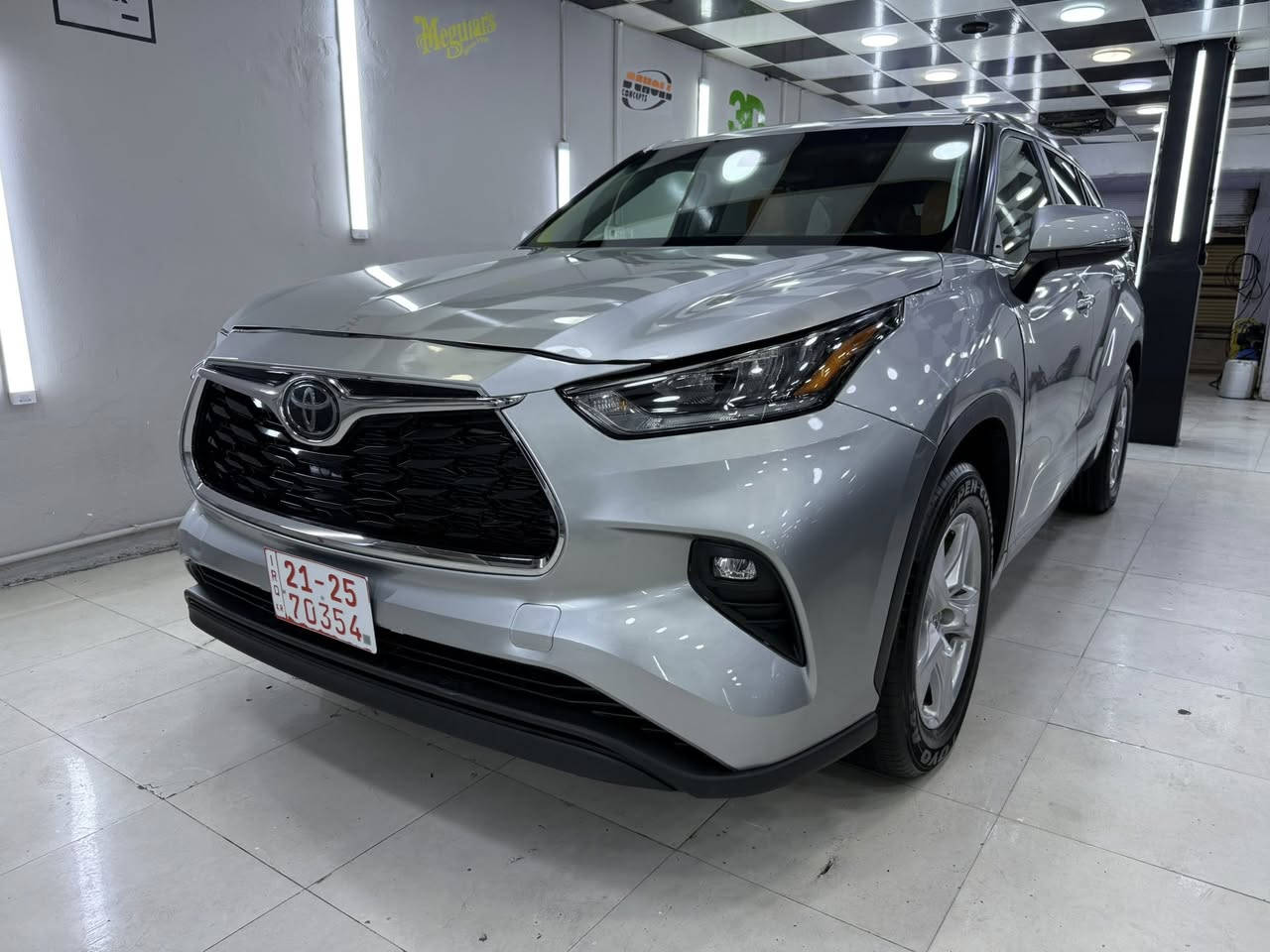 تويوتا هايلندر 2023 LE
محرك اربعه سلندر 2500 تربو بنزين فقط 
سعر 238 ورقه 

كاتي تترقم شمالي ب١٦ ورقه
سياره جاهز بدون اي نقص
حادث تبديل بونيت فقط وجاملغات امامي تعديل بارد
ماشي ٥٢ الف
٧ راكب تبريد مركزي كشن جلد وتشغيل بصمه وصندوق كهربائي وتحديد مسار ورادار امامي وجانبي وبقية مواصفات معروفه 
مكان سياره كركوك 
للاستفسار ***********
