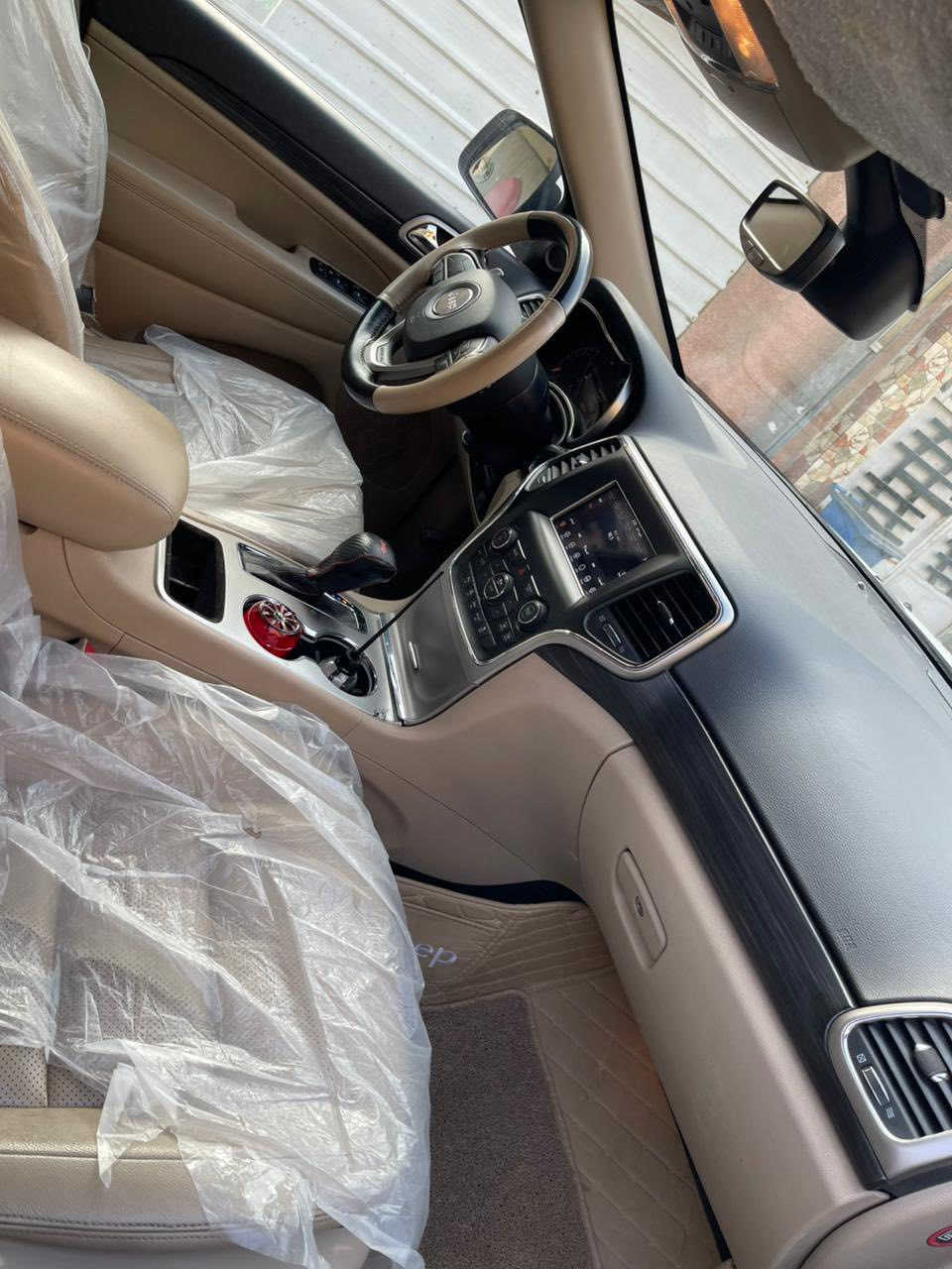 جيب لاريدو موديل2019 خليجي مكفوله السياره بصمه فتحه شاشه مري شفط رادارات شفتات انضمه قياده تحويل مباشر السياره مكانها بلديات سعرها(260$) وبيها مجال للطيبين الاستفسار ***********
