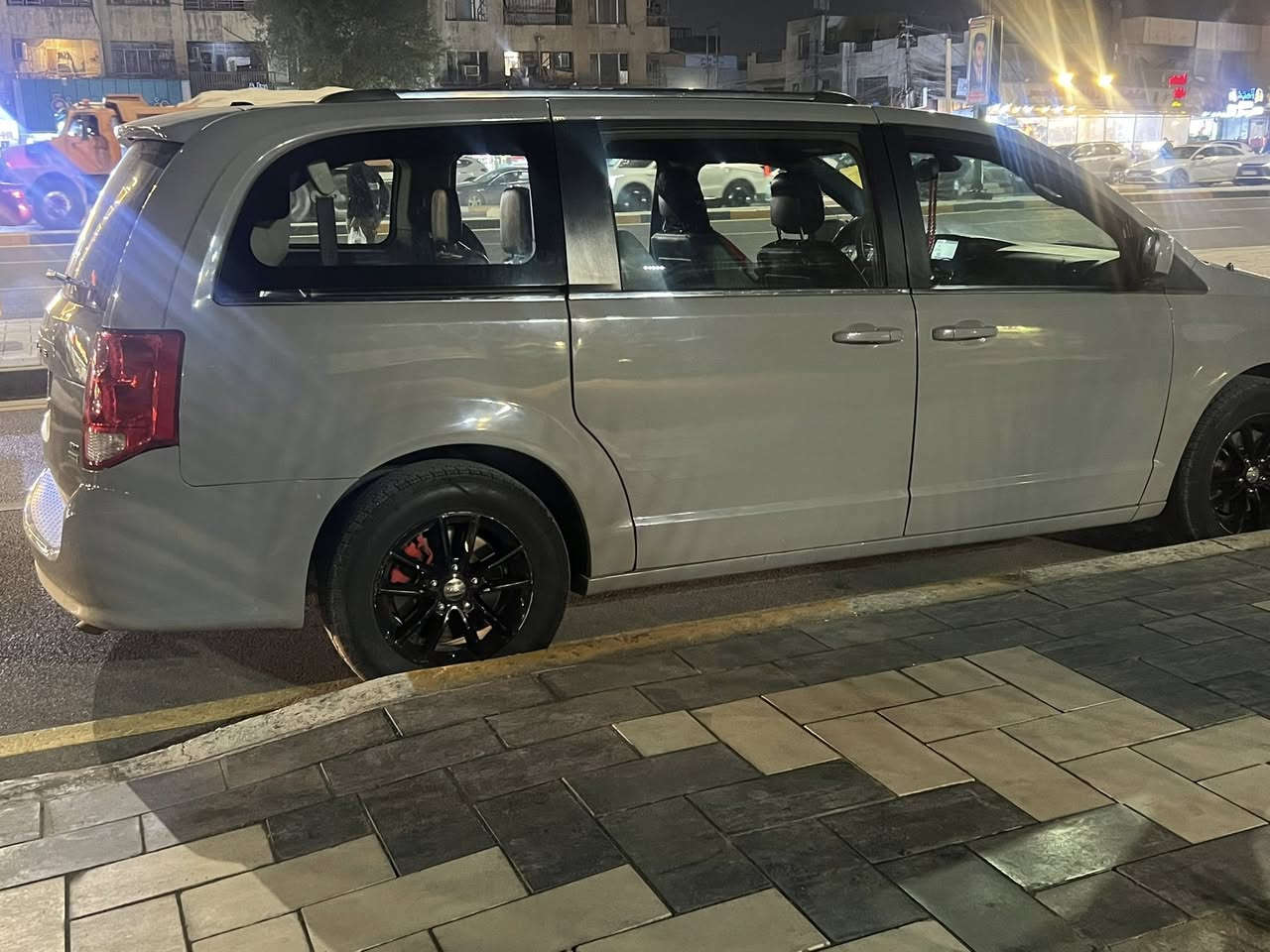 السلام عليكم للبيع موديل 19 ماشيه 89 صور الحادث بالمنشور واصلها سوده وتغيير لون سمنتي بالسنويه سعرها 140 مكاني بغداد حي تونس السياره اي نقص مابيها تخم تاير وصدر جديد 
ورجآ ميعجبك المنشور لتعلق وتغثني اعبرها بكلمه حلوه مثلك والله يوفق الجميع ***********
