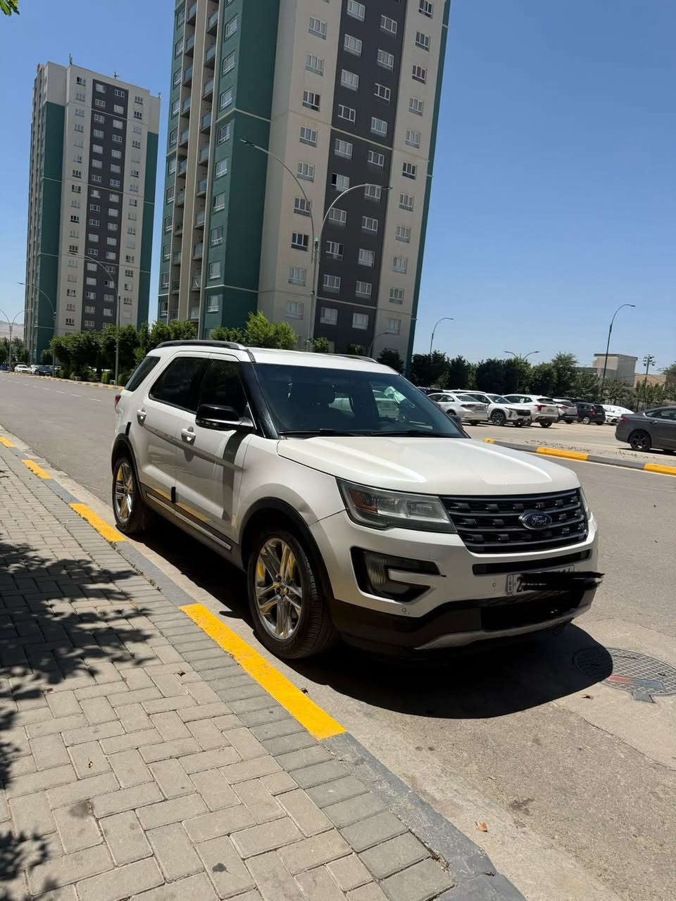 فورد اكسبلورر 2016
فول مواصفات 
مكينه ممفتوحه 
ويل كروم حجم 20
شاشه كبيره
داخل عسلي
مكان السياره سليمانيه
***********
***********
