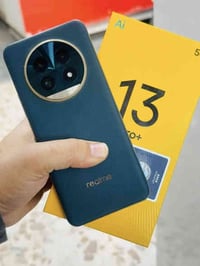 ريلمي 13 برو بلاص ذاكرة 512 جهاز مصفح نظيف جداً وغراضه كامله لون مميز ...