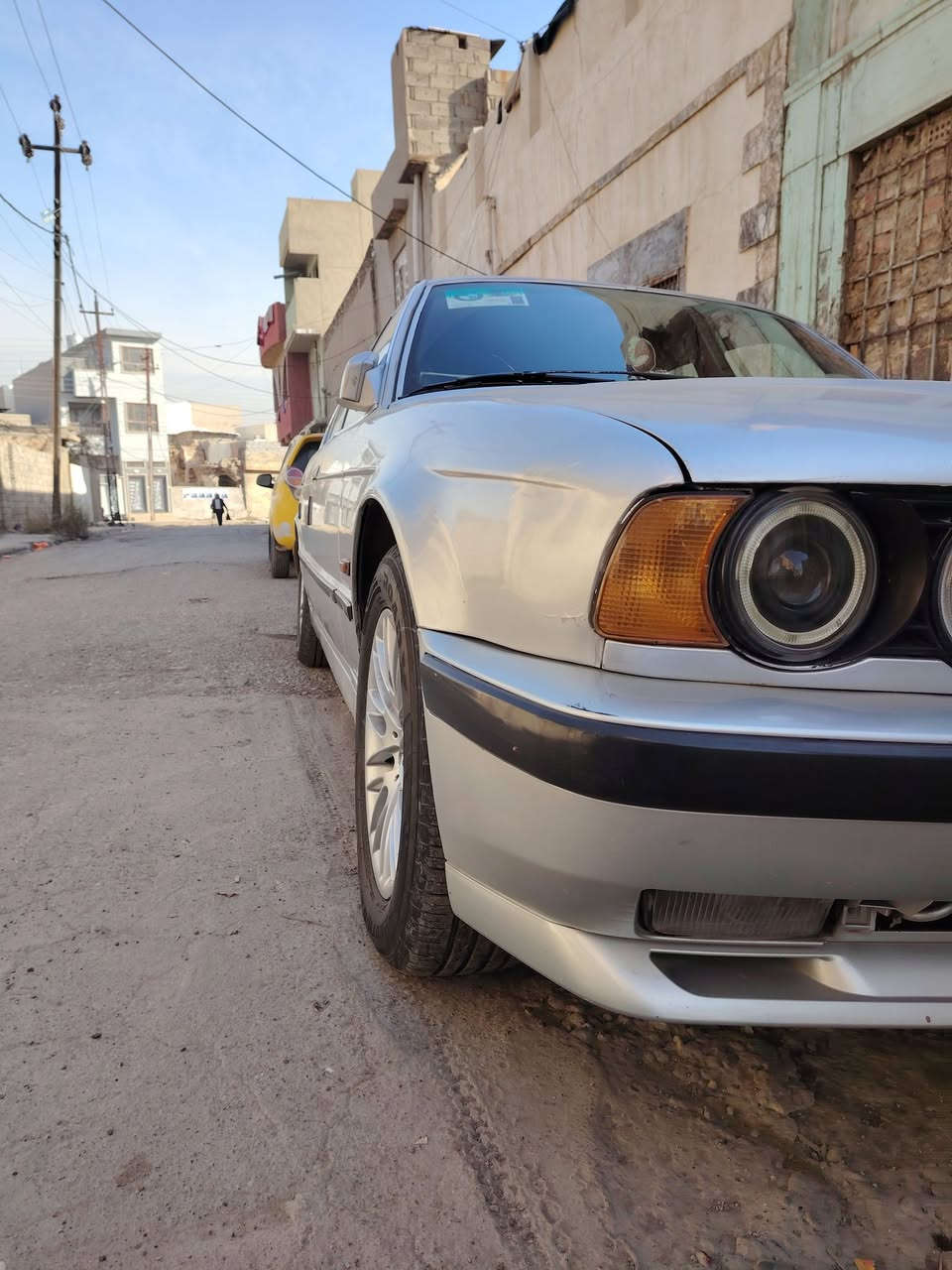 سلام عليكم سيارة بي ام 535 فول محرك فل سته سلندر كير اتو مصبوغه جماليه كاربون موجود طخم جديد داخل جديد جلد اسود تايرات جديد معجون تلقيط مال صبغ سياره جازه ماتصرف عليه كلشي سعر 65 عنوان موصل الأيمن ***********
