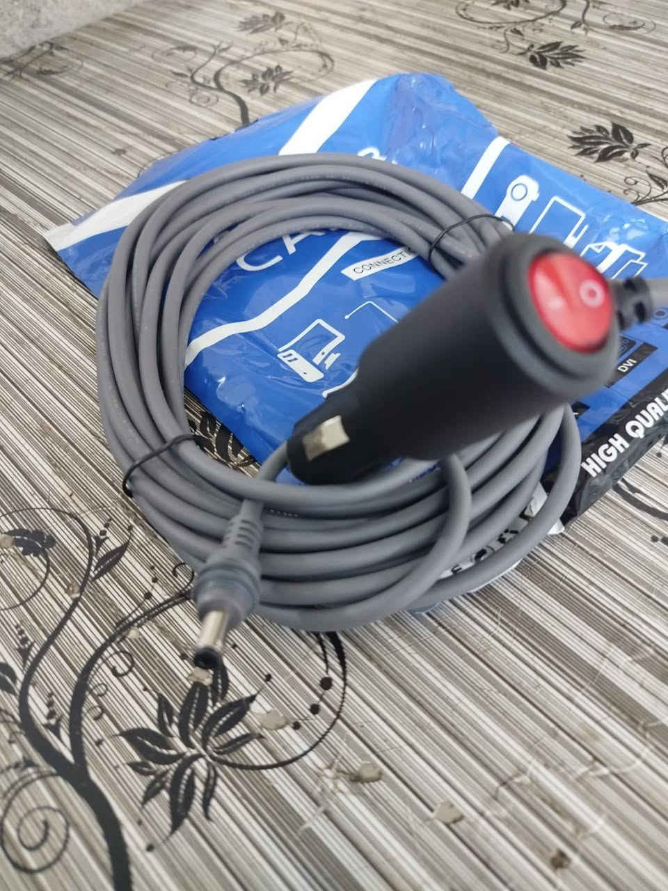 شباب السلام عليكم يا ولد عندي من هاي الكيبل سعر القطعه 2000 دينار***********
