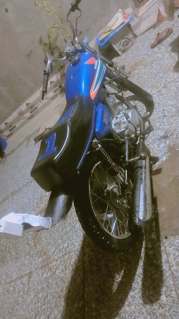 للبيع دراجه (كلك)دراجه مكينه مكفوله من أي برغي  ما مفتوحه دراجه كلها اربعه وعشرين بس المكينه واحد وعشرين مشدوده بل اربعه وعشرين  علمود القوه سعر ٥٥٠دراجه كامله من كلشي نهضه  ومعدل  كامله وشاصي نامه بلاد اربعه وعشرين لا لحيم لا عواج


**إذا كنت صاحب هذا الإعلان وتريد حذفه لأي سبب، رجاءا أرسل رسالة إلى الدعم الفني**