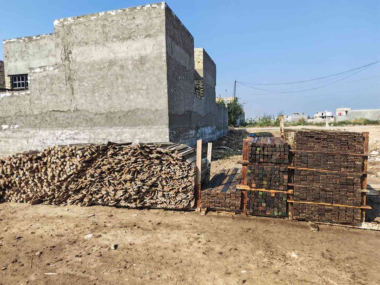 قالب روسي للبيع  يدك 300 متر العدد 14 او 15 مكعب  تقريبا  مكان حله استفسار ***********
